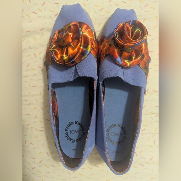 Toms x Frida Kahlo Shoes - Picture 2 of 5